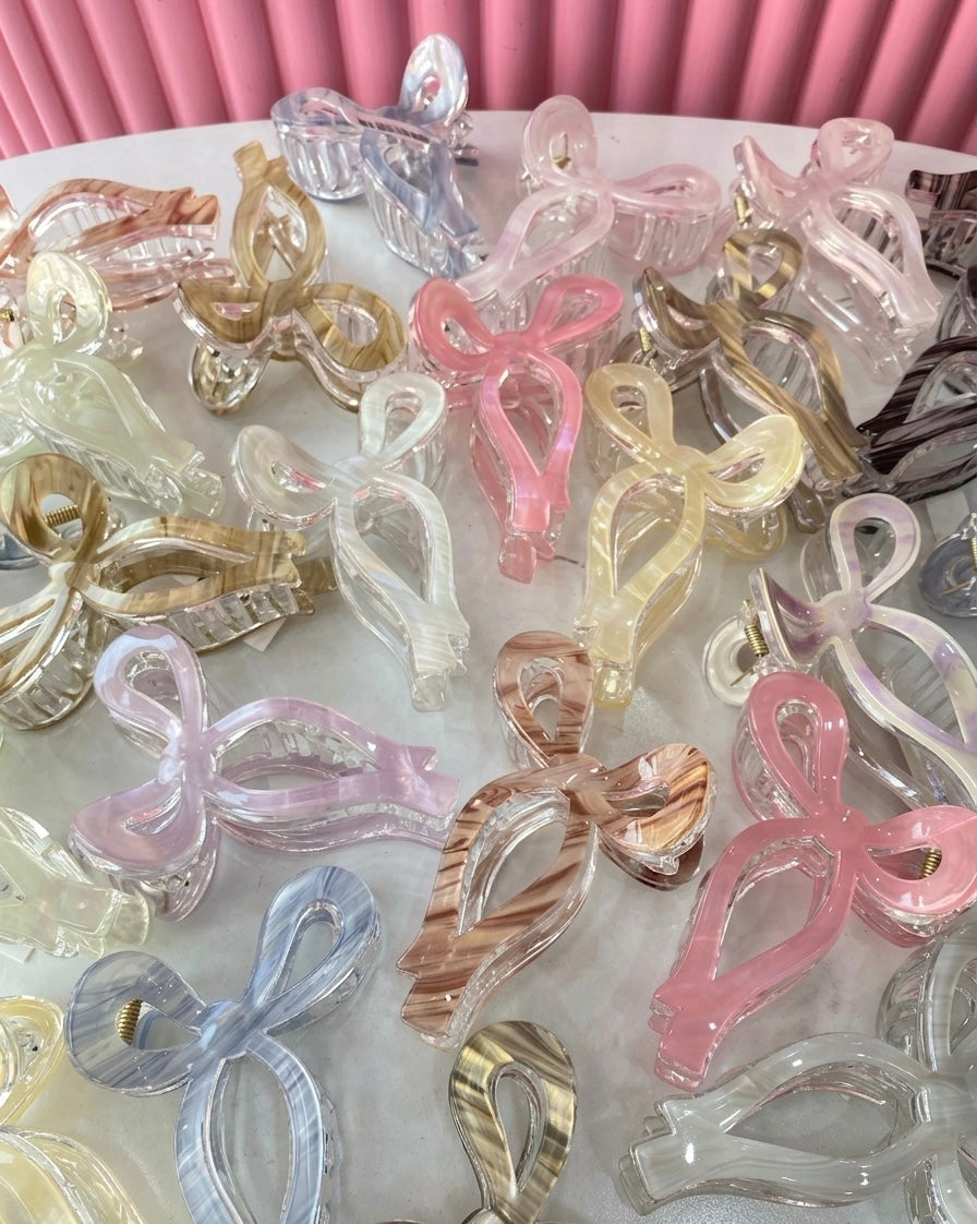 Texture bow shaped claw clip