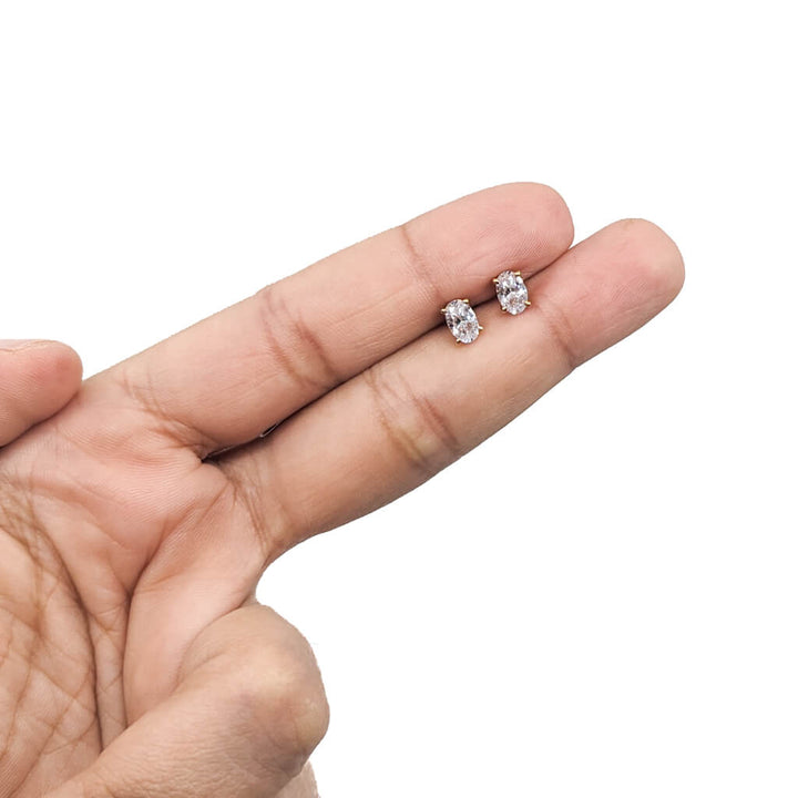 Oval shaped studs earrings