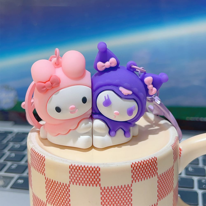 Kawaii hugging keychain