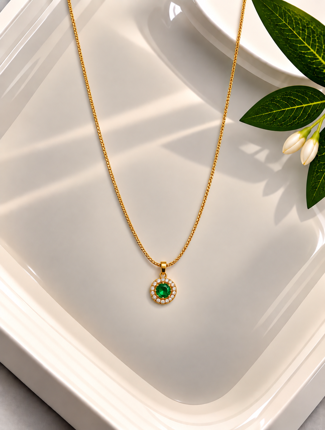Verde luxe neckpiece