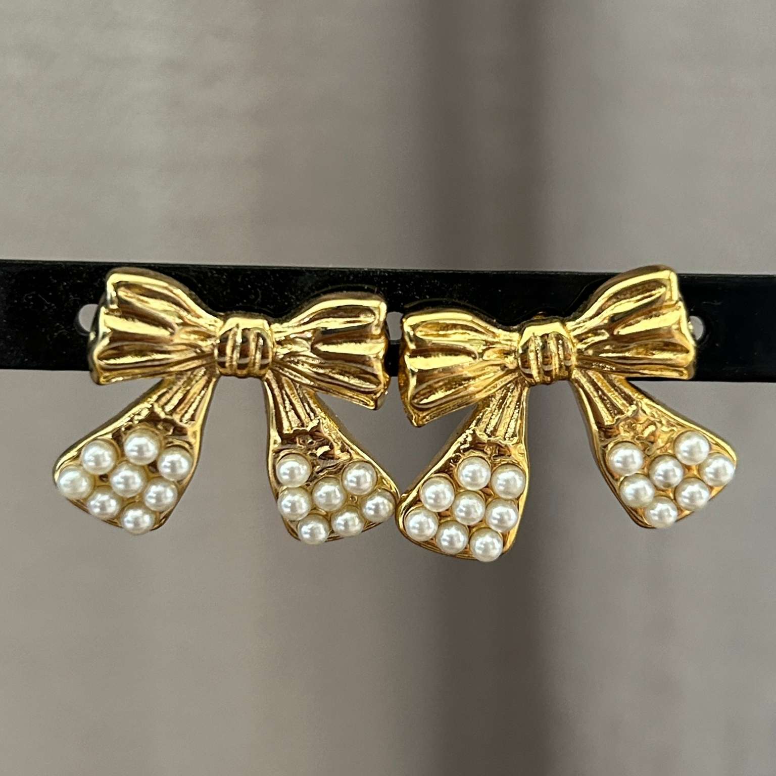 Royal Ribbon Pearl Droplets