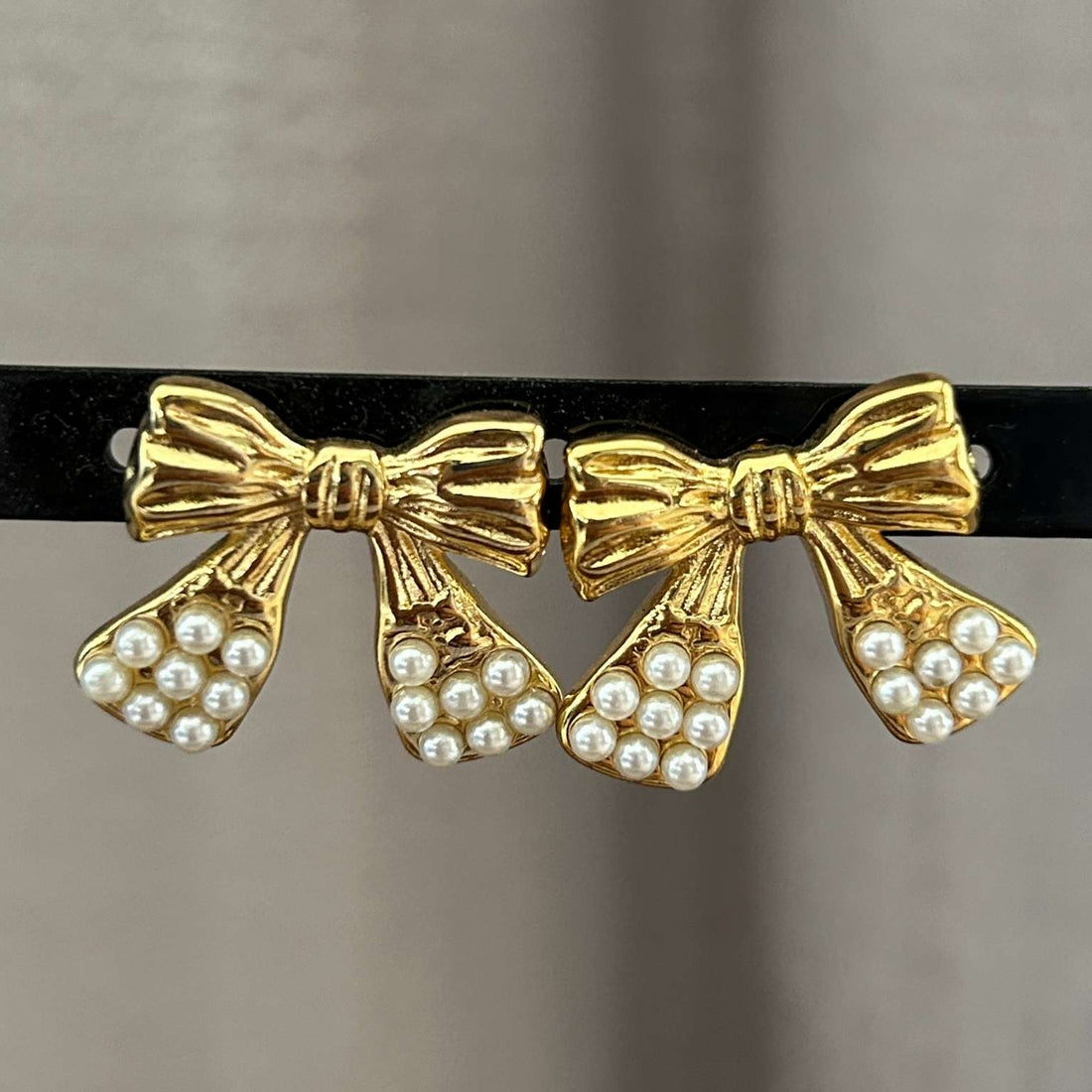 Royal Ribbon Pearl Droplets