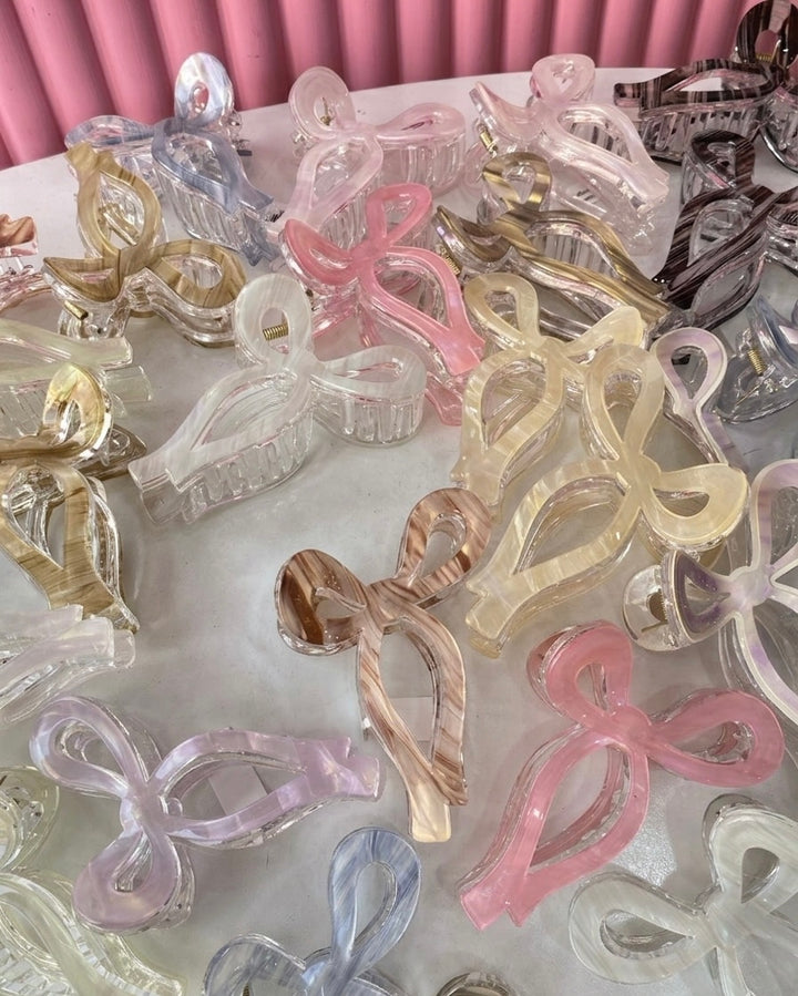 Texture bow shaped claw clip