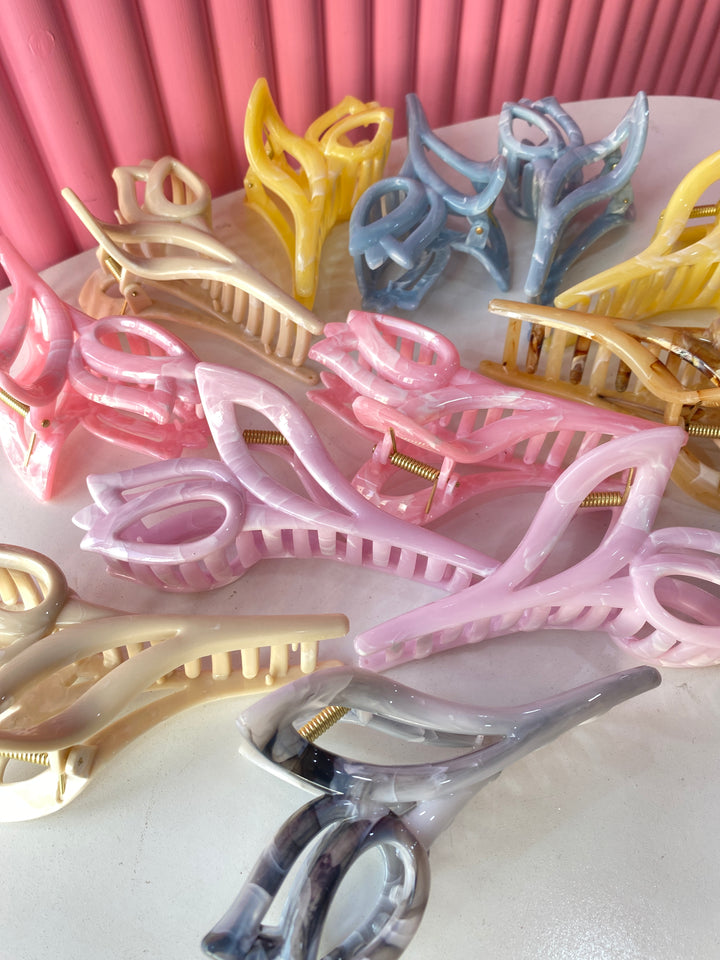 Tulip shaped claw clip