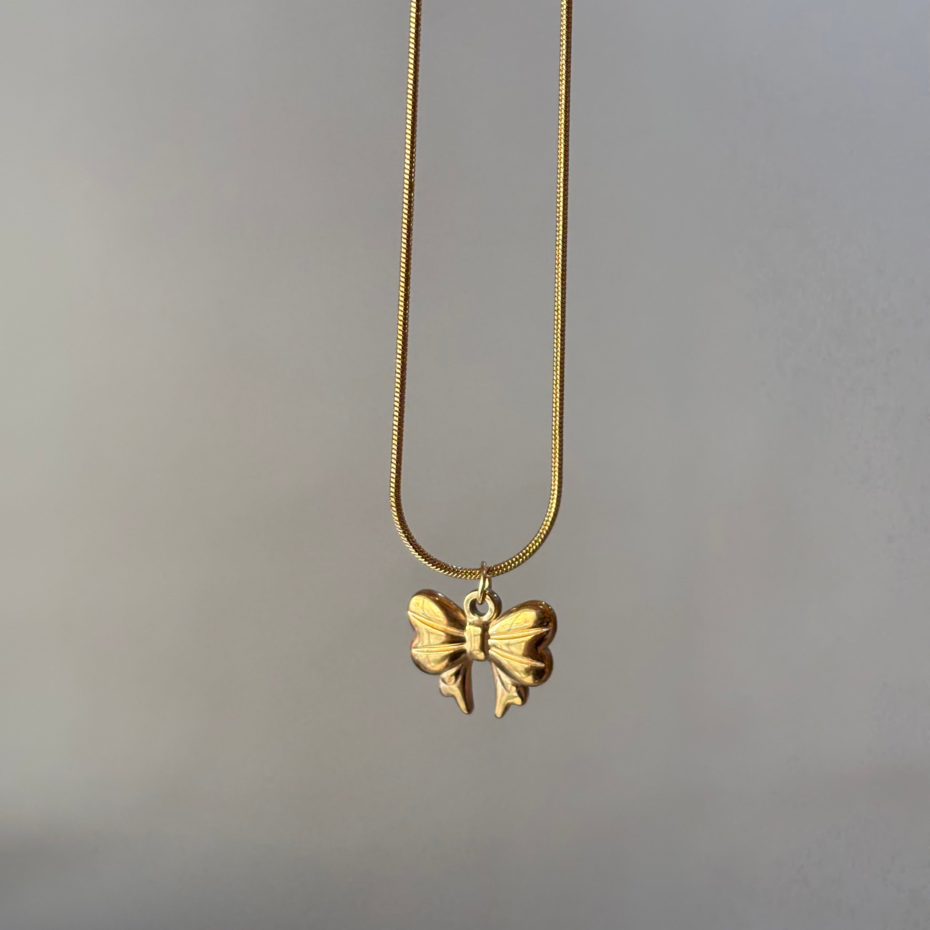 Bow neckpiece