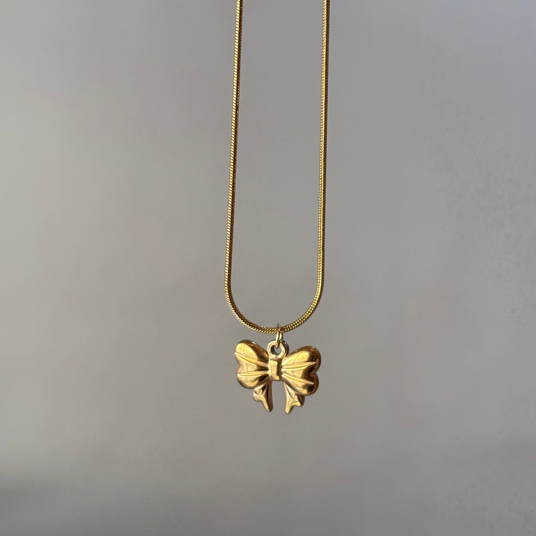 Bow neckpiece