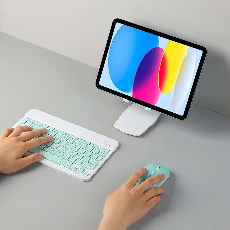 Wireless keyboard and mouse set