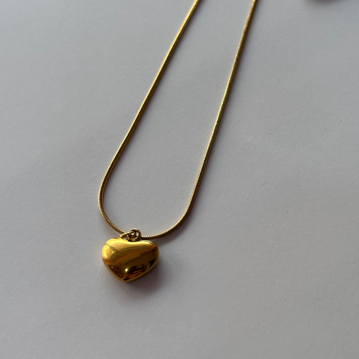 Changing heart neckpiece