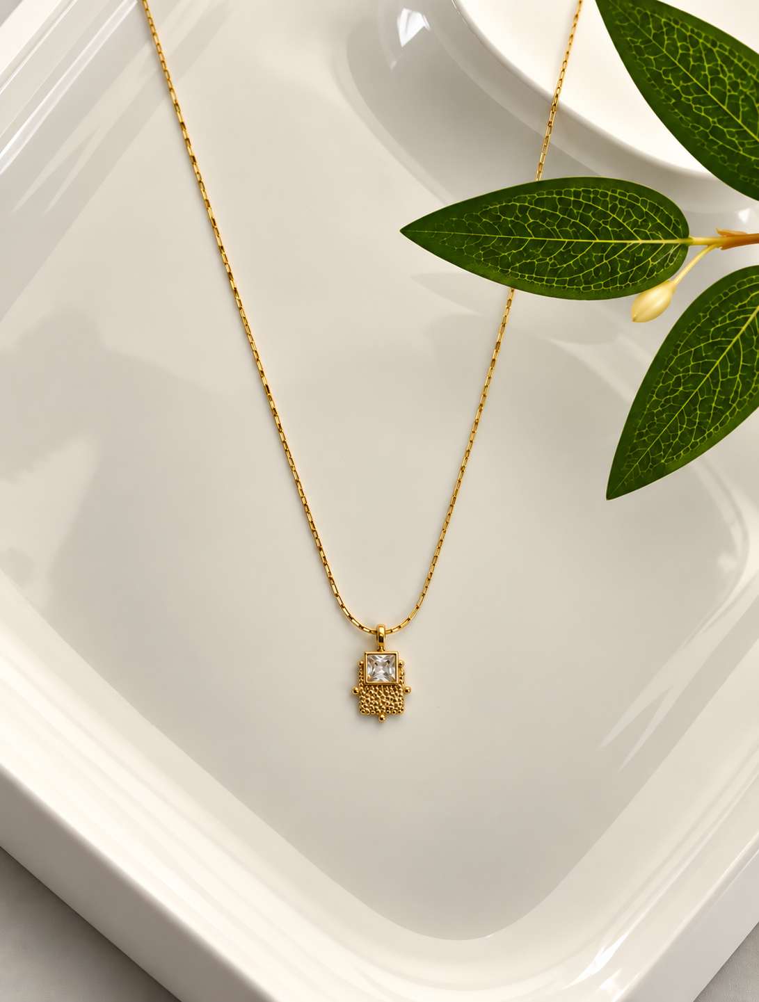 Aurelia neckpiece