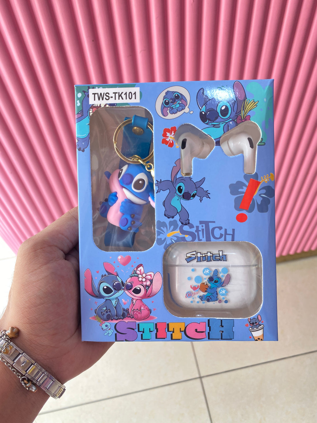 Earbuds with keychain giftset