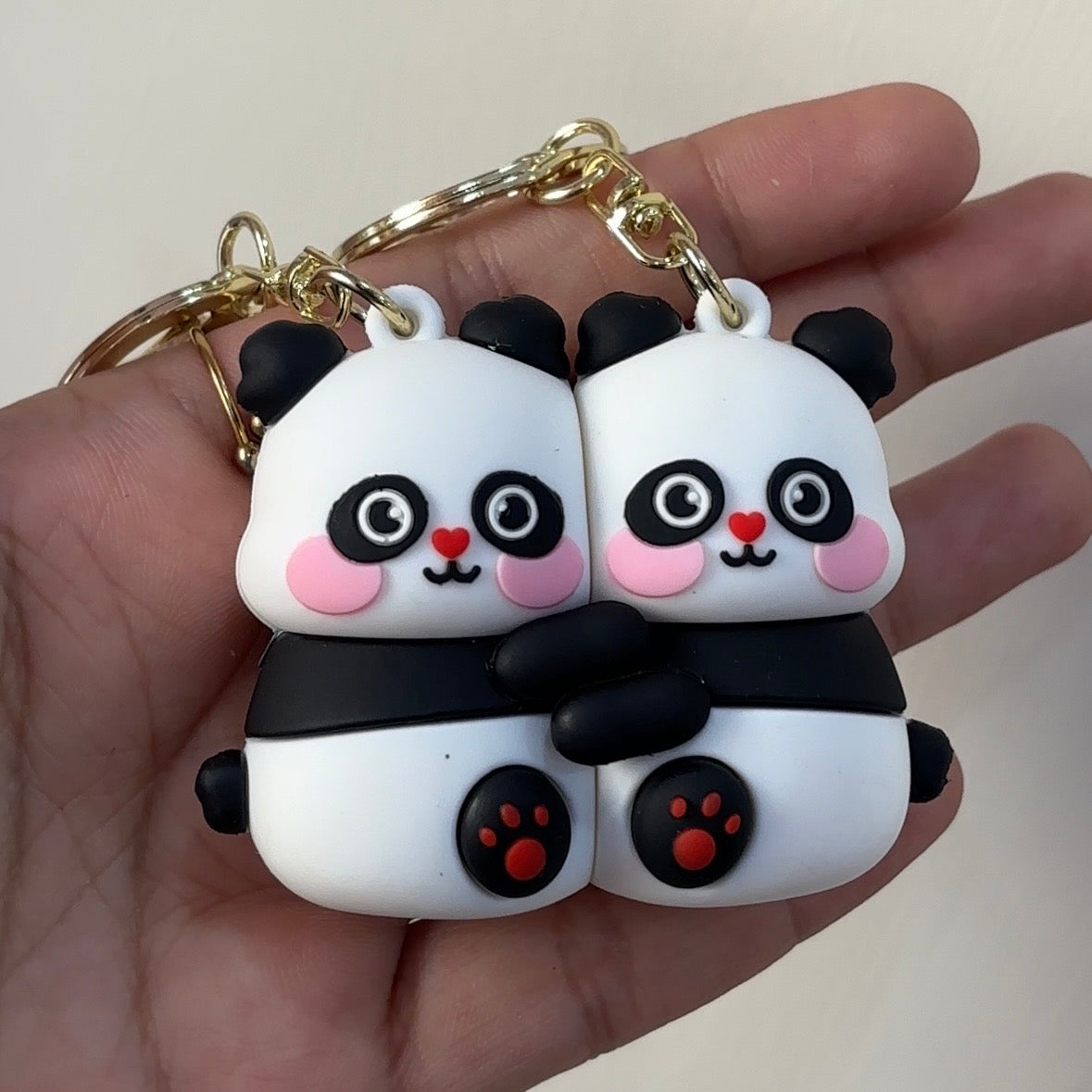 Hugging keychain