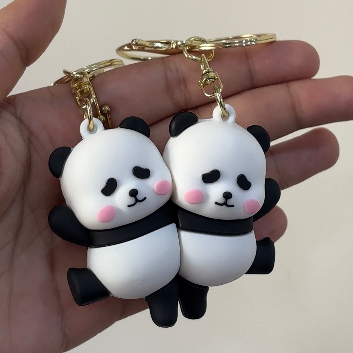 Hugging keychain