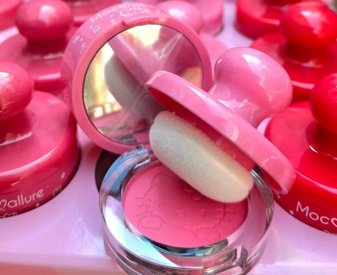 Hello kitty blush with applicator