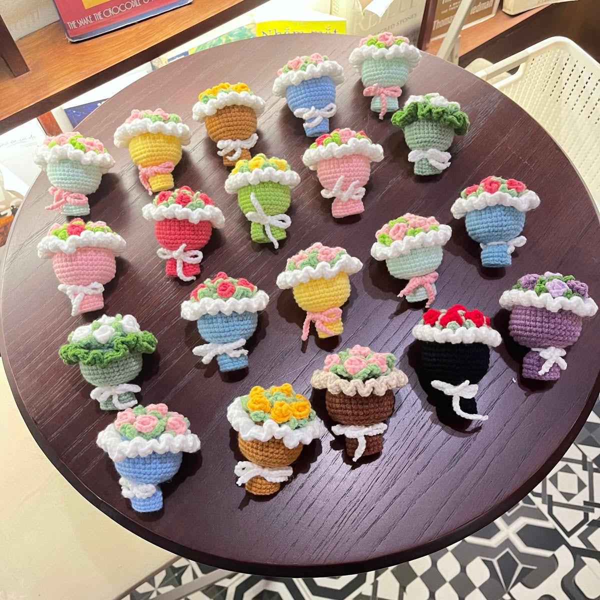 Flower crochet bouquet keychain
