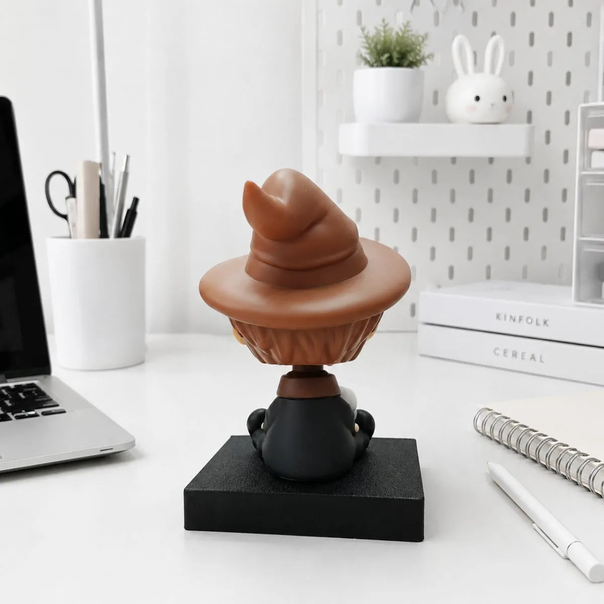 HP bobblehead with mobile stand