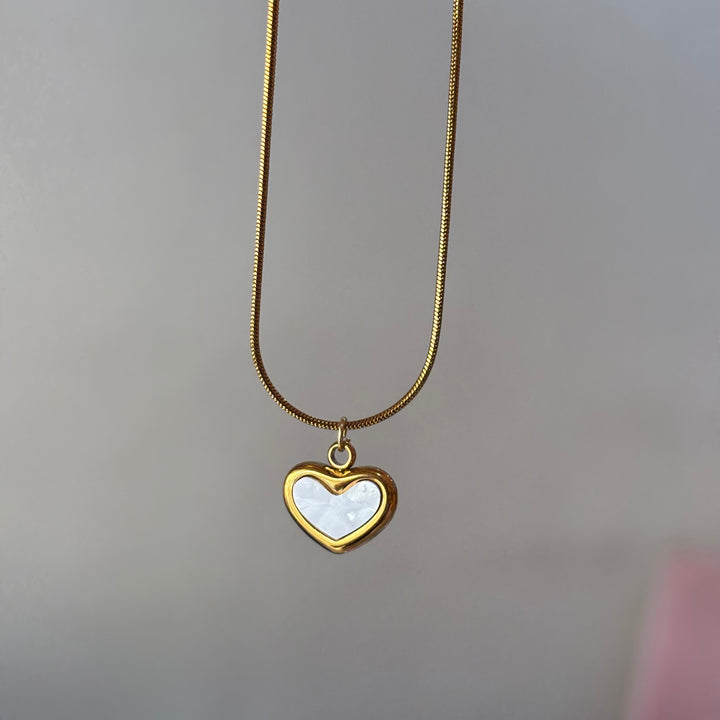 Changing heart neckpiece