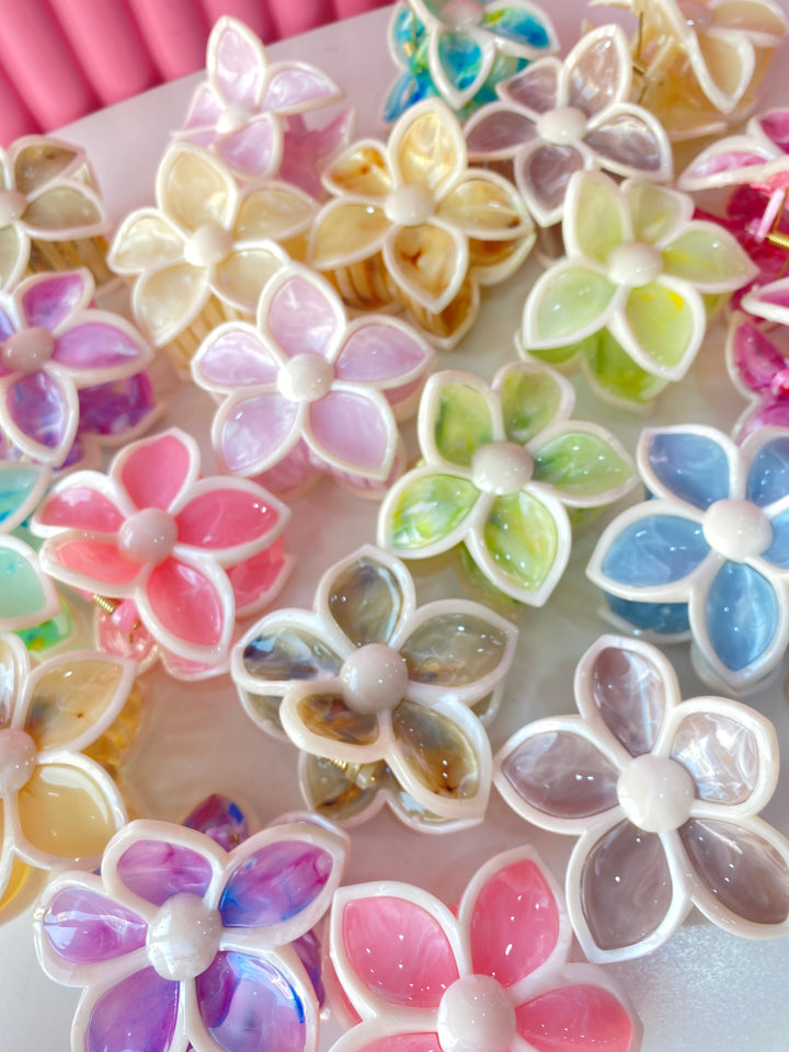 Marble finish flower claw clip