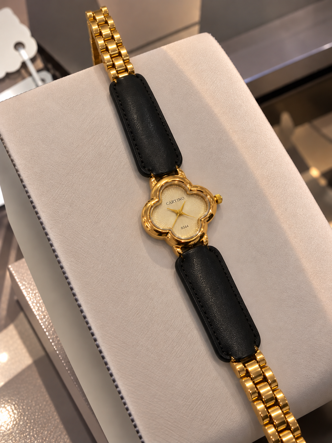 Noir Royale Clover Leather Watch