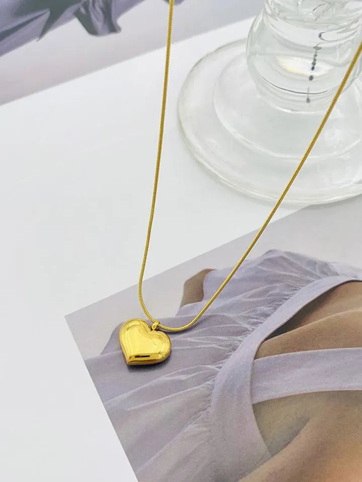 Classic heart neckpiece