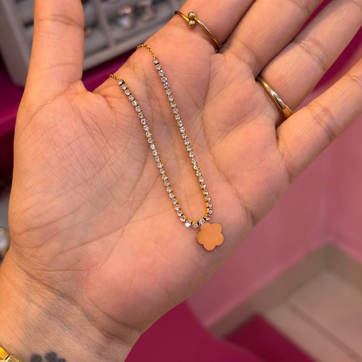 Diamond clover neckpiece