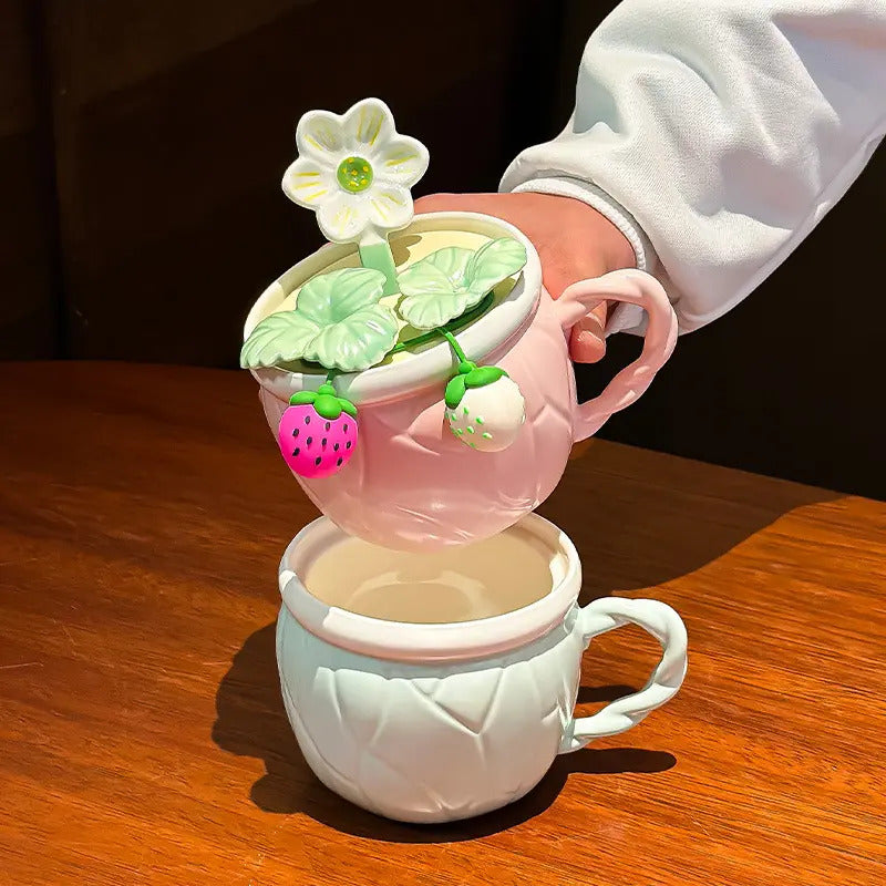 Pinteresty strawberry mug with lid and spoon
