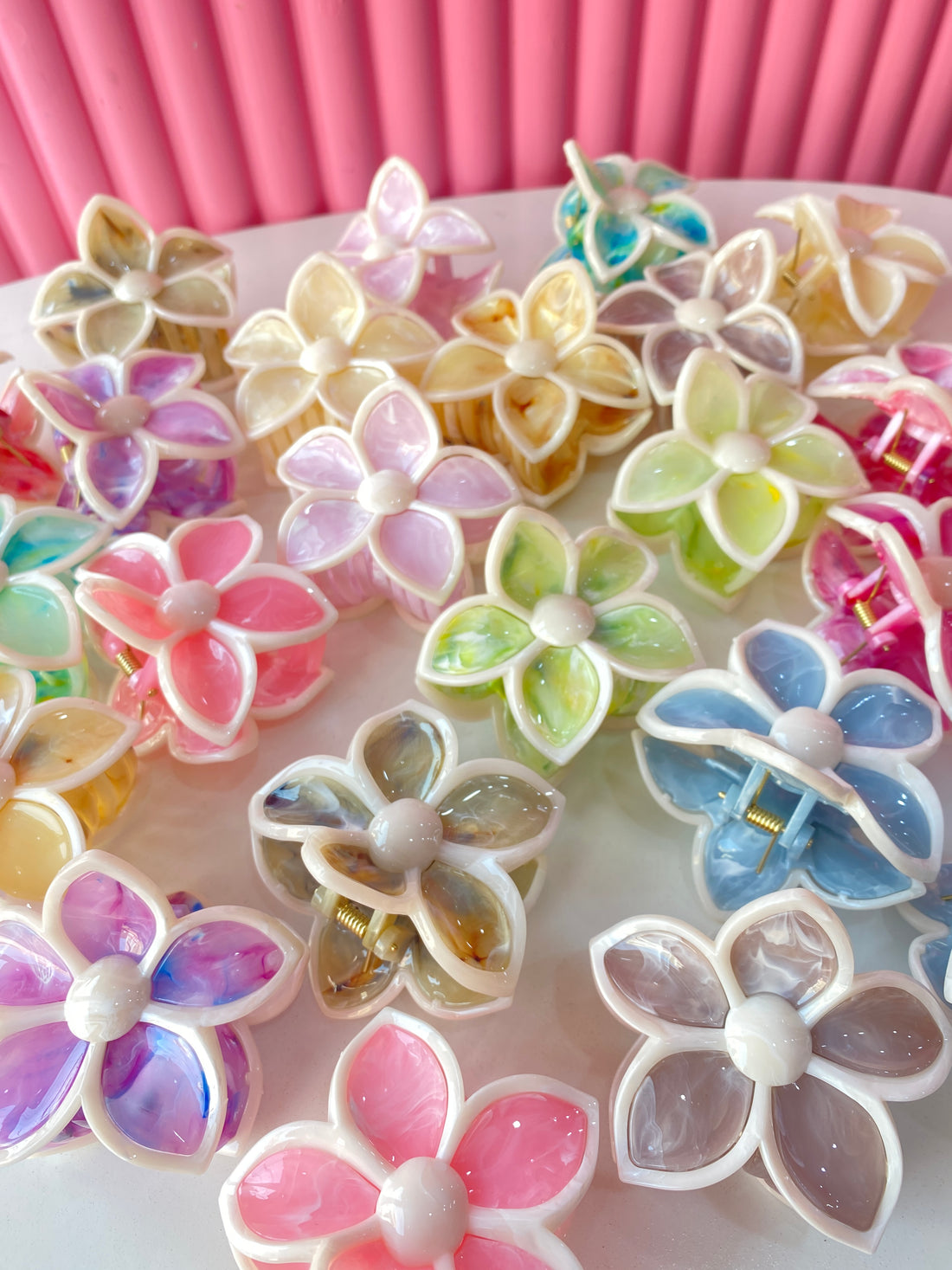 Marble finish flower claw clip