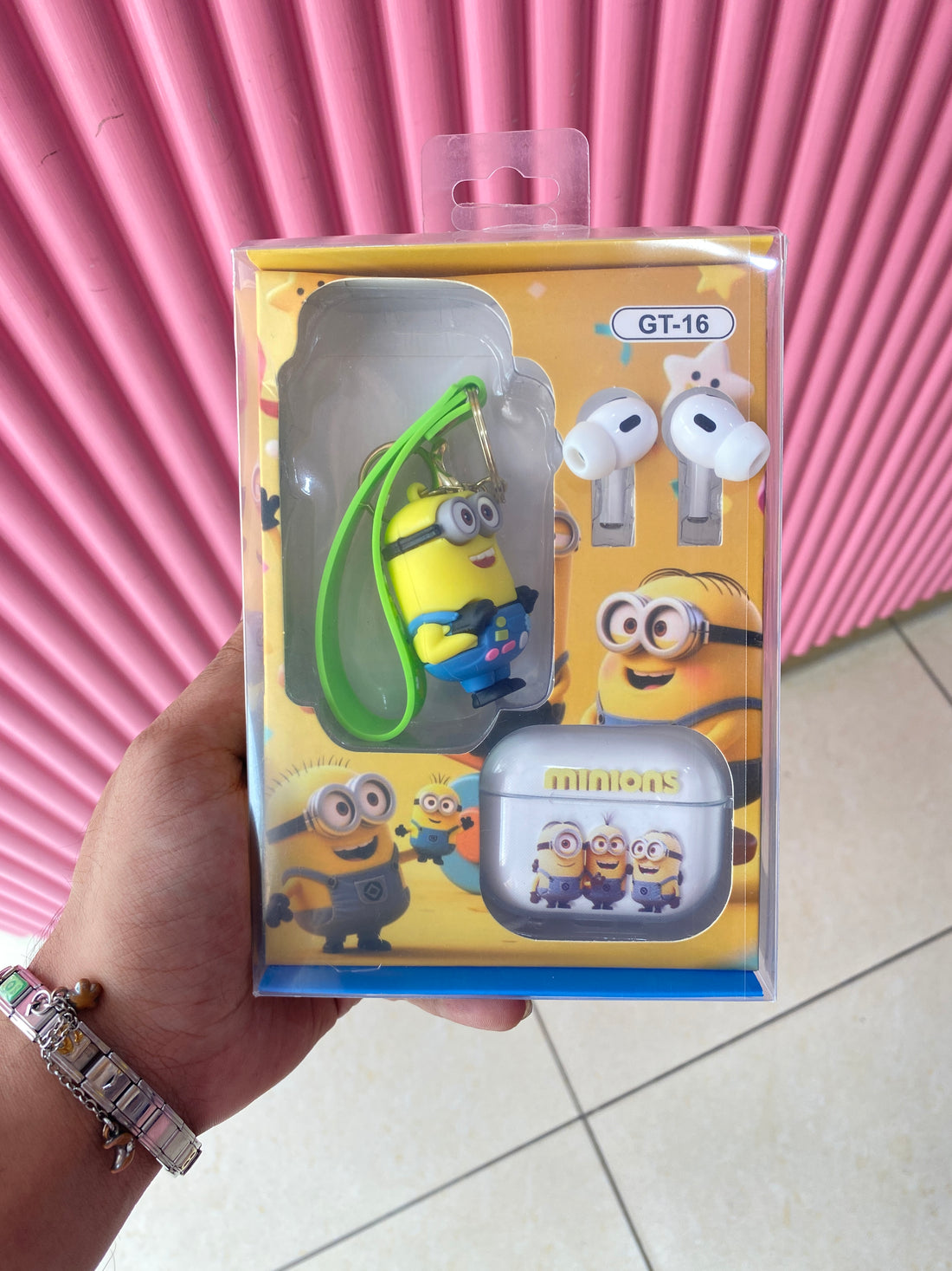 Earbuds with keychain giftset