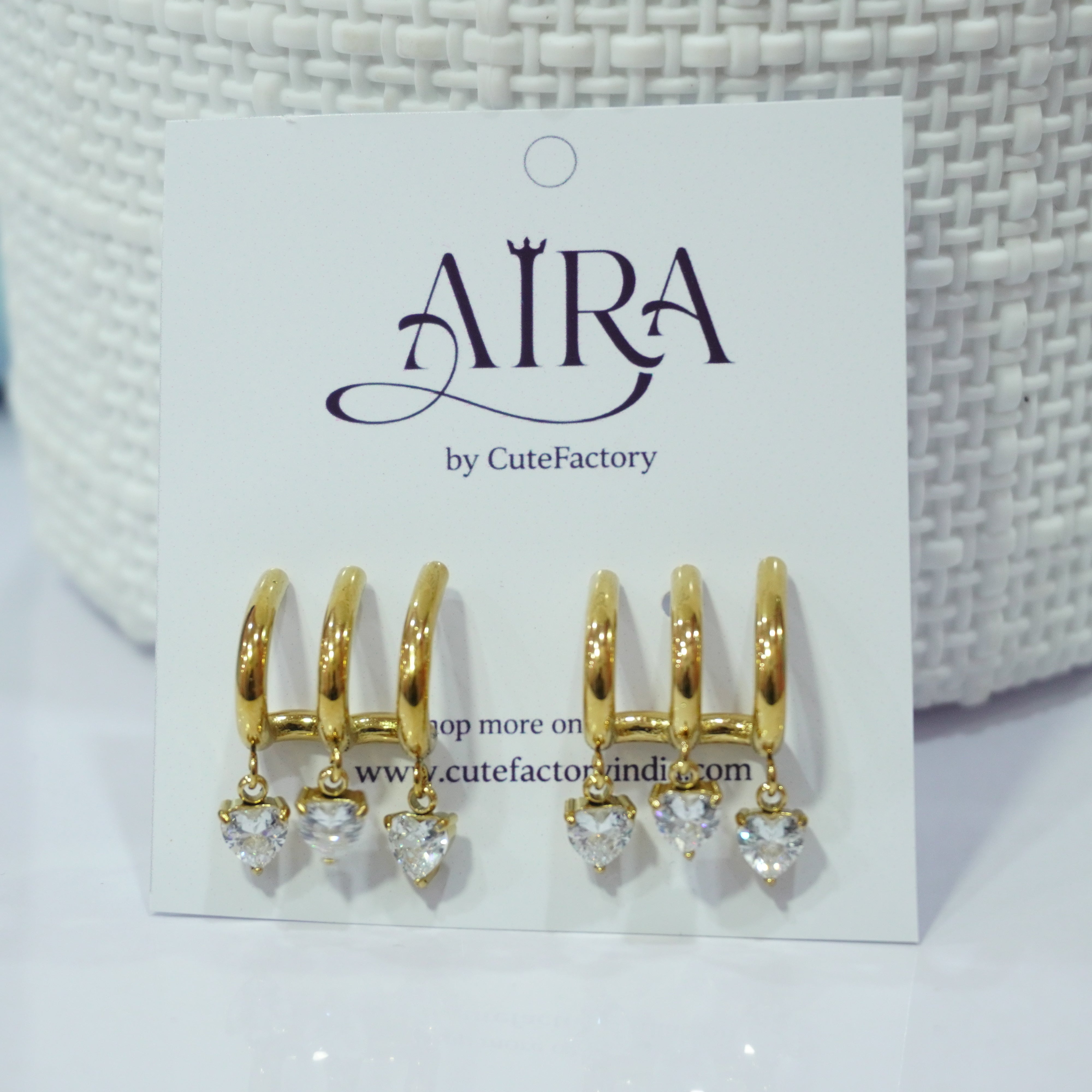Hugging a.diamond Anti tarnish earrings