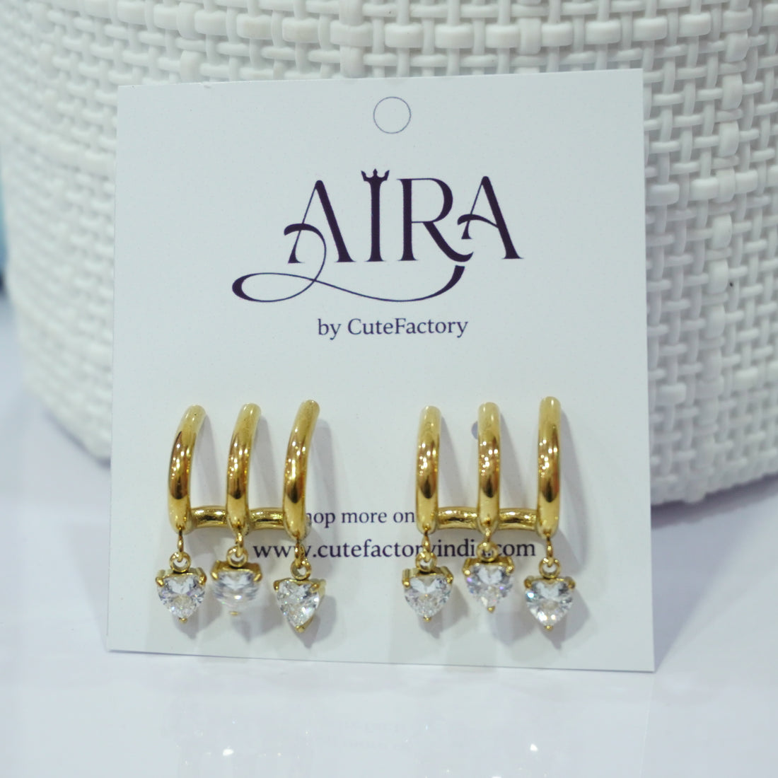 Hugging a.diamond Anti tarnish earrings