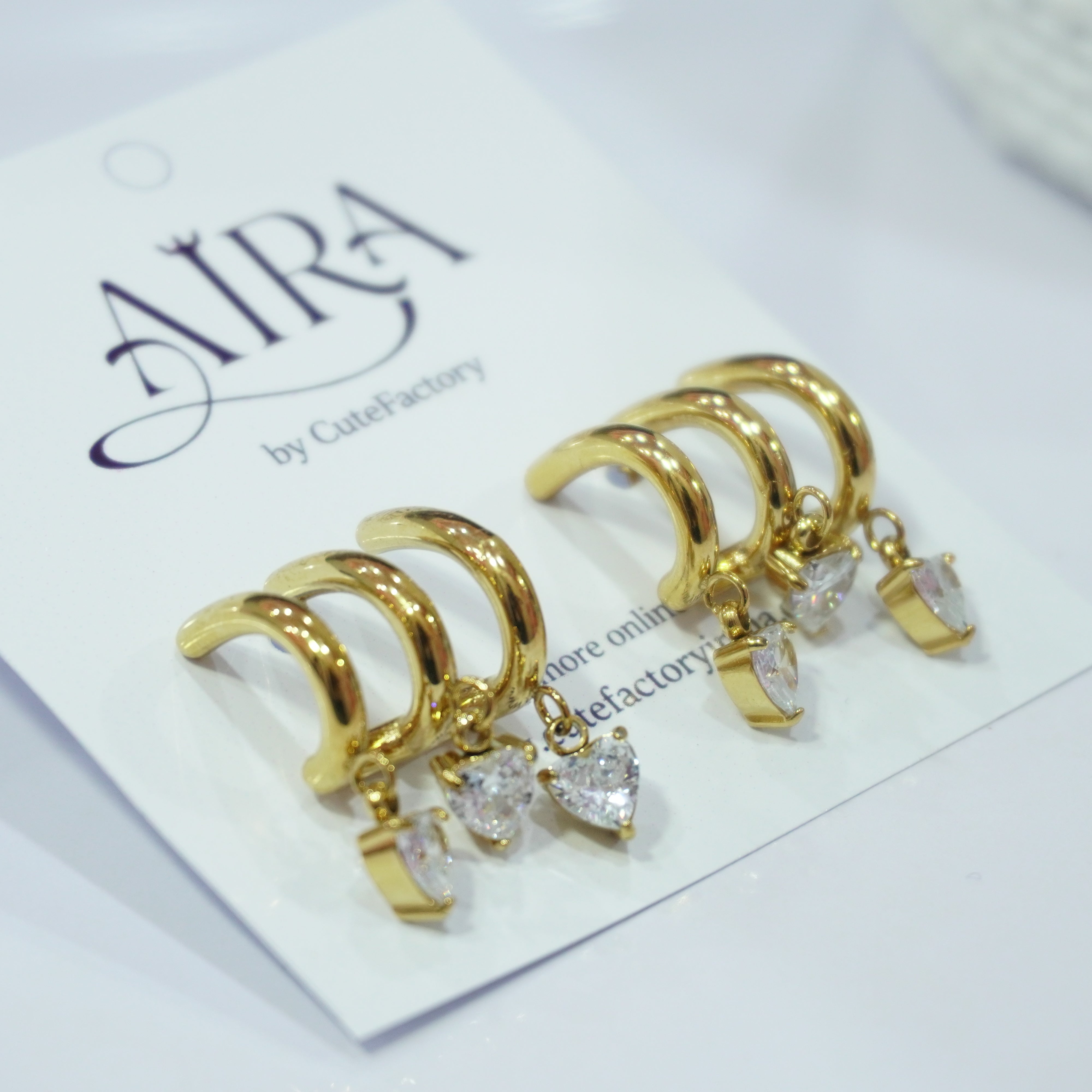 Hugging a.diamond Anti tarnish earrings
