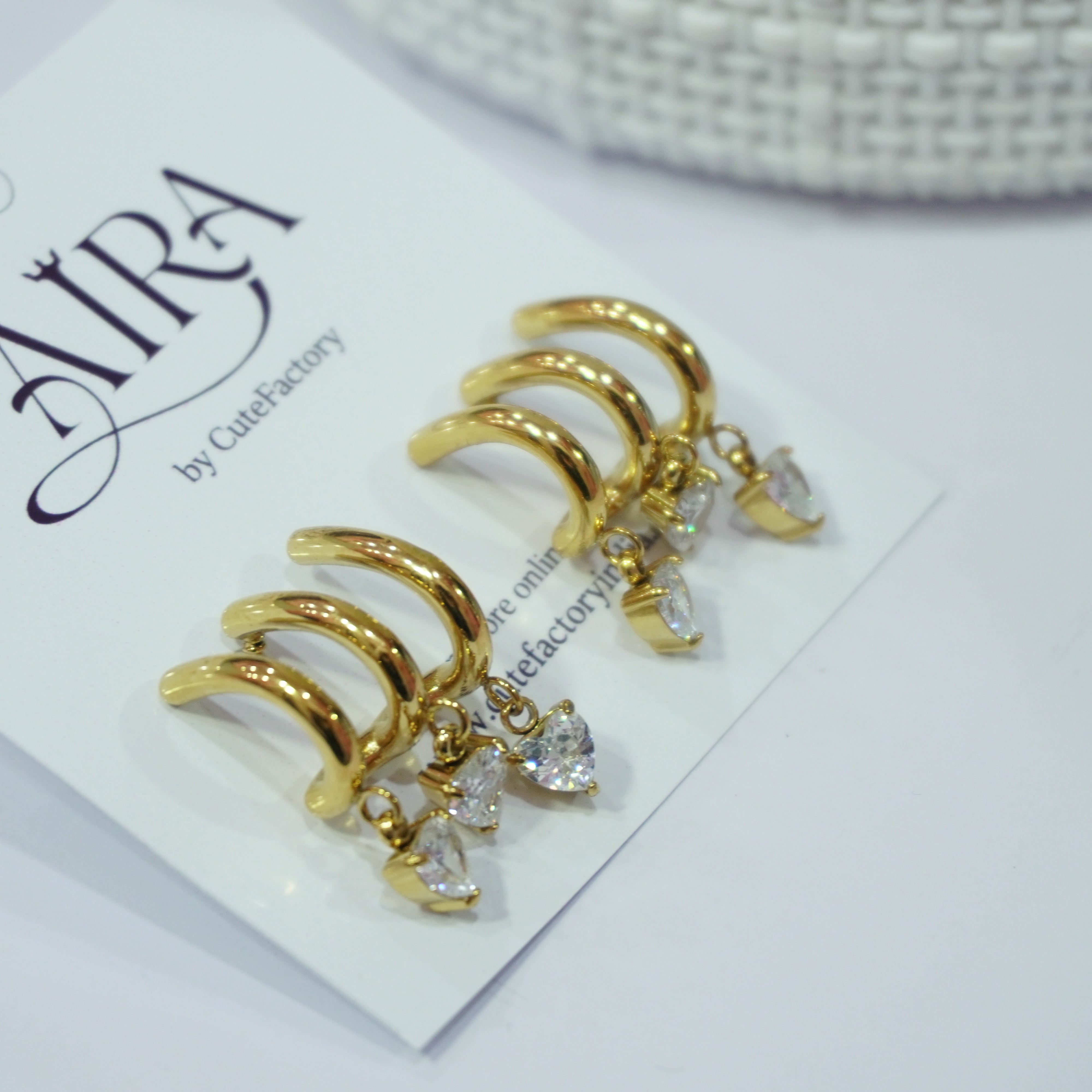 Hugging a.diamond Anti tarnish earrings
