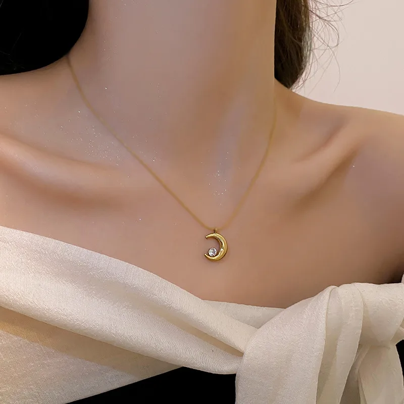 Moon star neckpiece