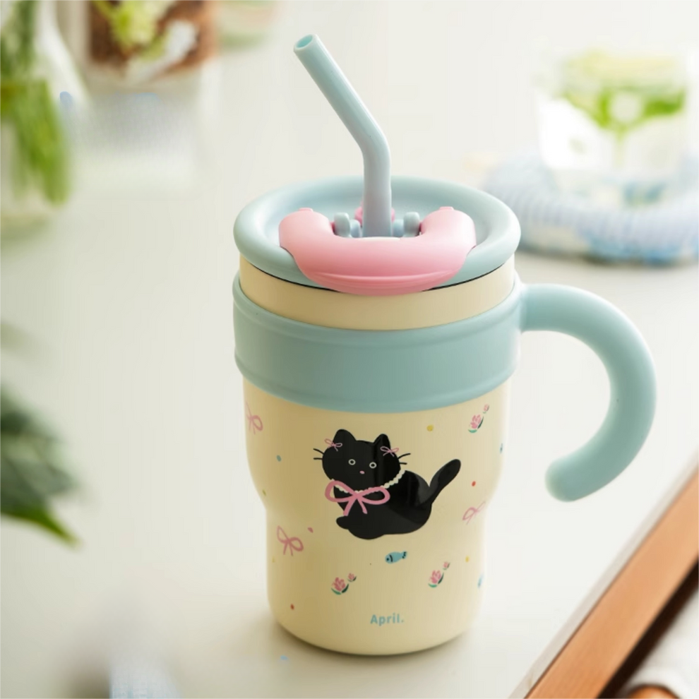 Kawaii cat sipper with straw