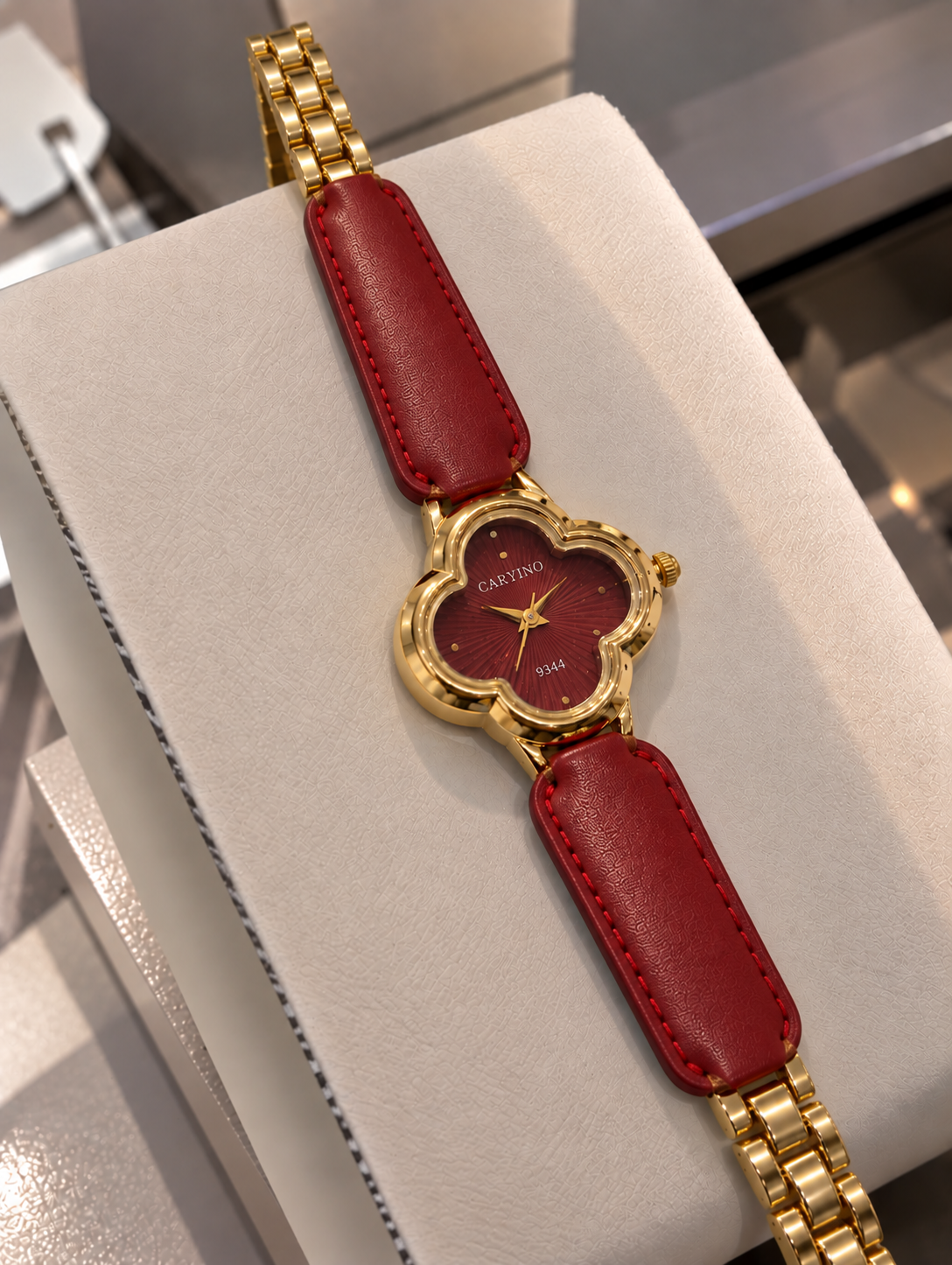Rosé Royale Clover Leather Watch