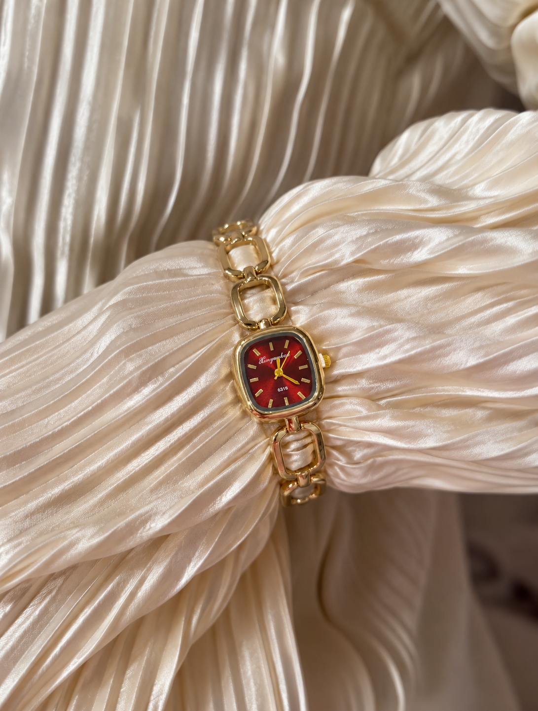 Ruby Élan | Vintage Square Watch
