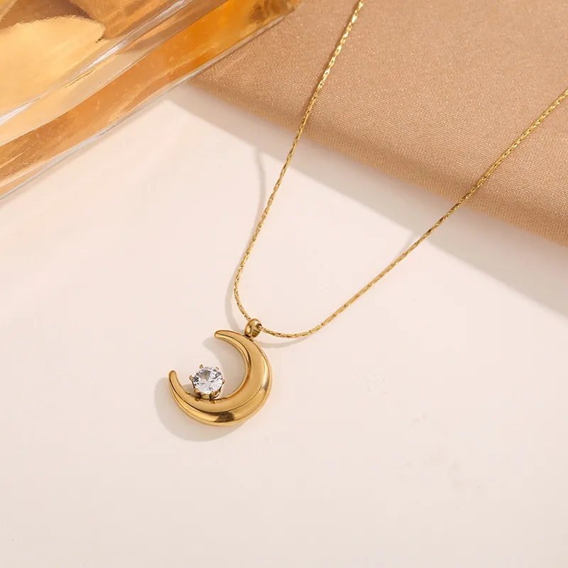 Moon star neckpiece