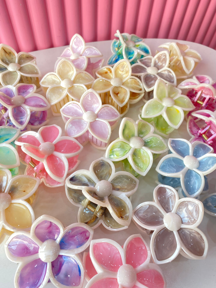 Marble finish flower claw clip