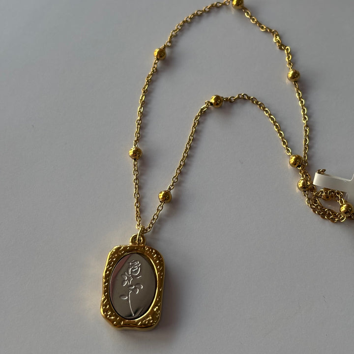 Victoria rose dual tone neckpiece
