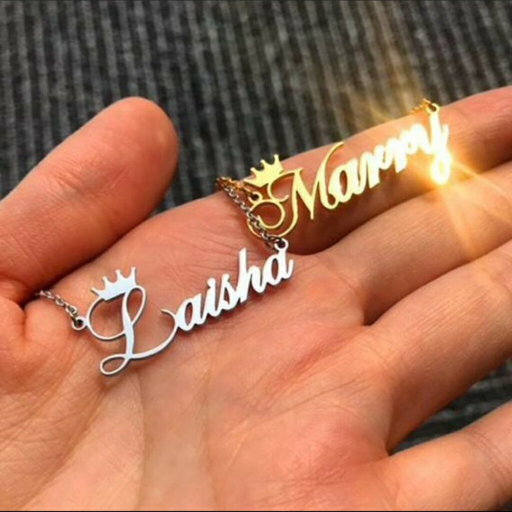 Customized pendant with crown