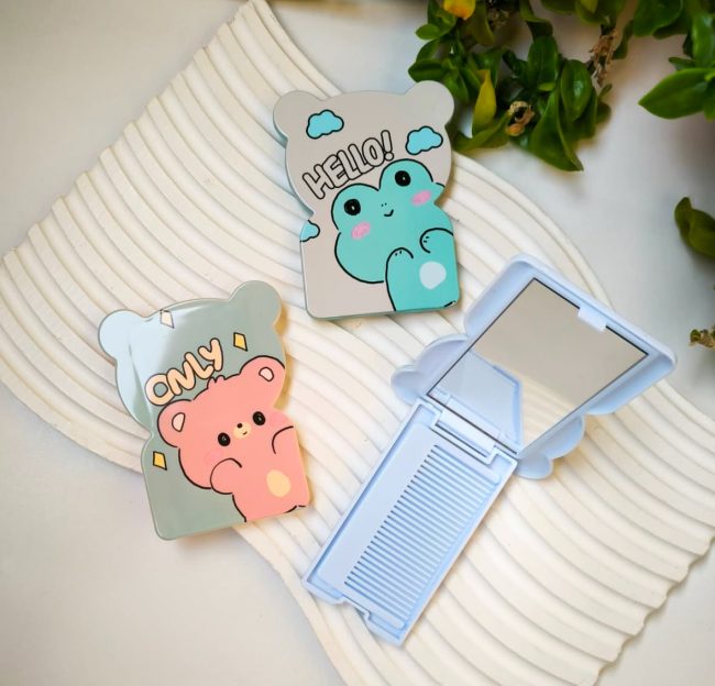 Bear mirror with comb