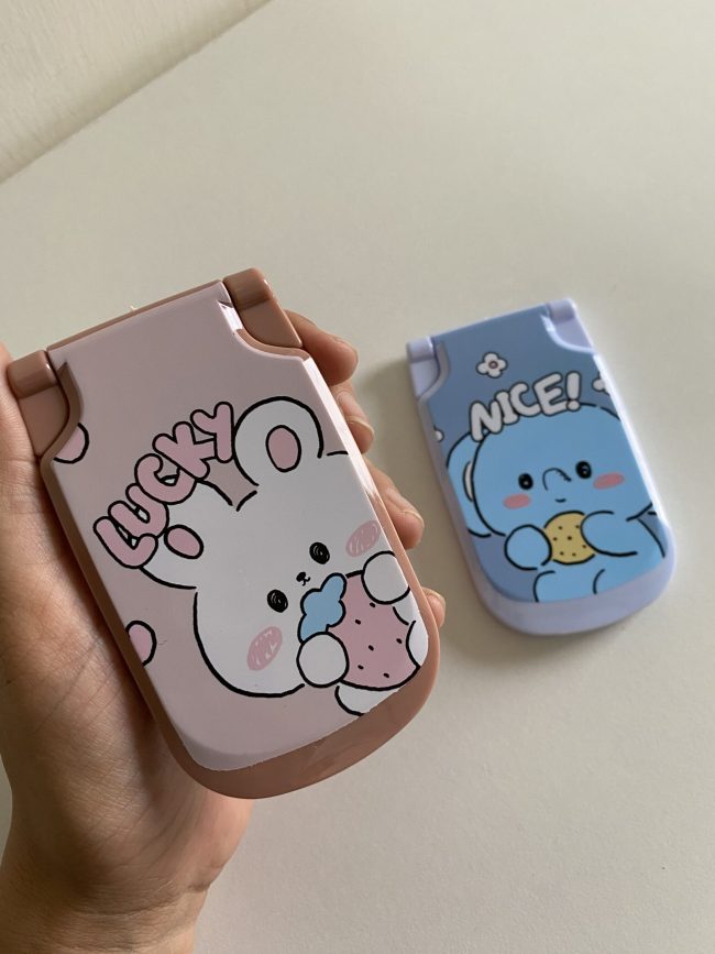 Mirror with comb set