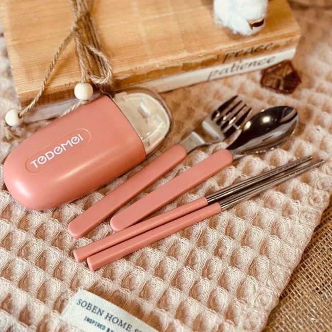 Portable cutlery set