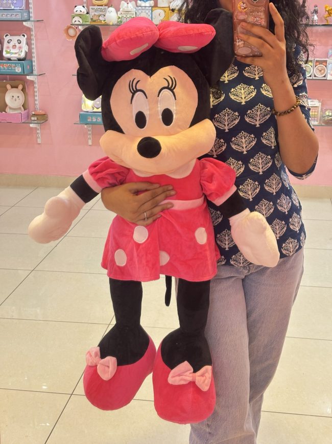 Minnie plushie 105cm approx