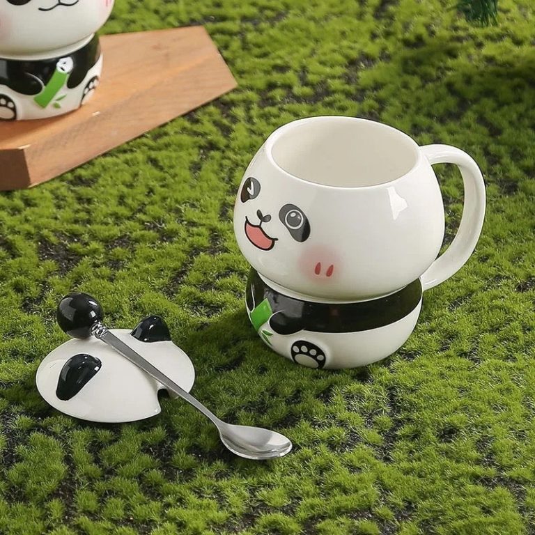 Panda mug with lid and spoon