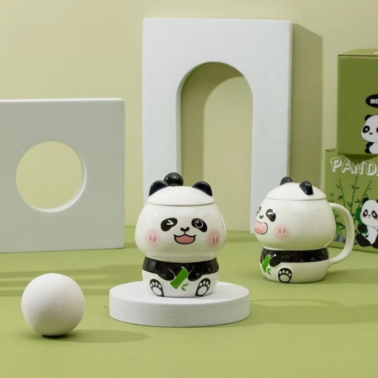 Panda mug with lid and spoon