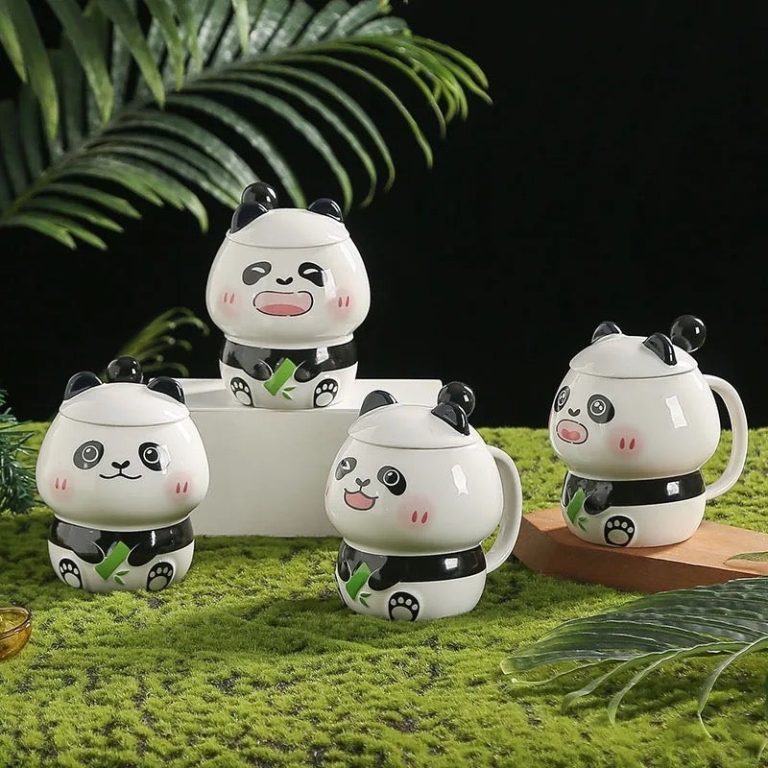 Panda mug with lid and spoon