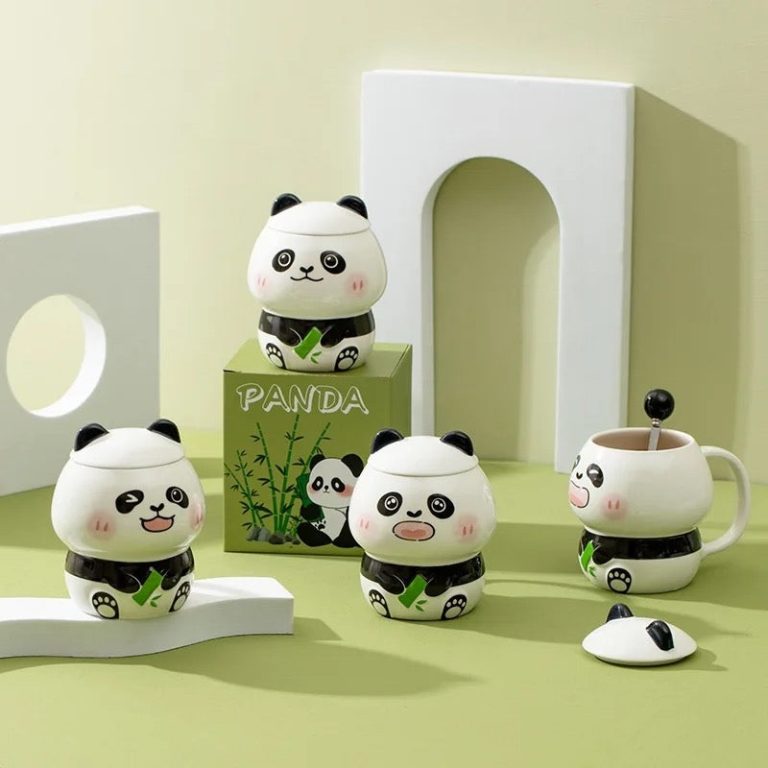 Panda mug with lid and spoon