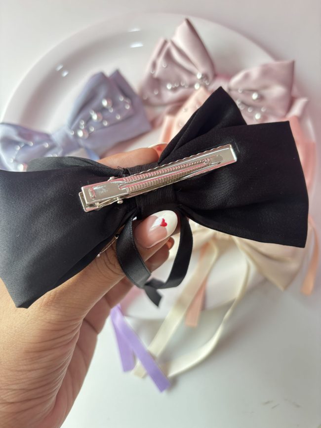 Silver pearl bow